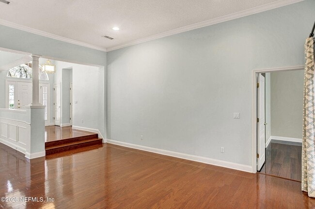 Building Photo - 1837 Forest Glen Way