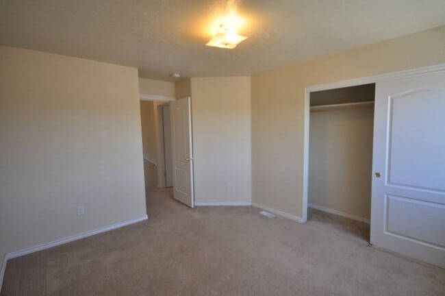 Building Photo - 1180 W Art Ct