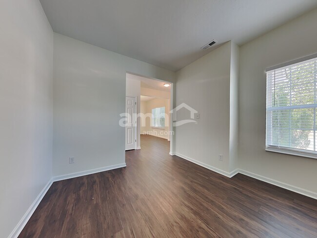 Building Photo - 871 Kimberly Ave