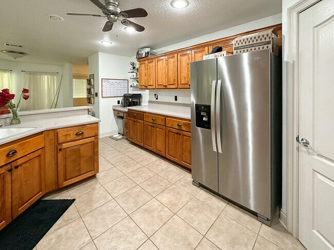 Foto del edificio - 591 Ridge Lake Rd