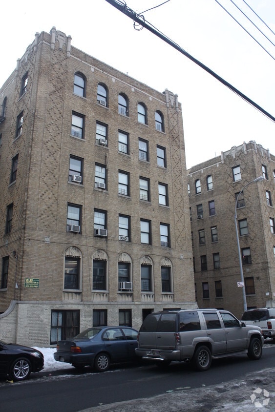 Building Photo - 2120 Tiebout Ave