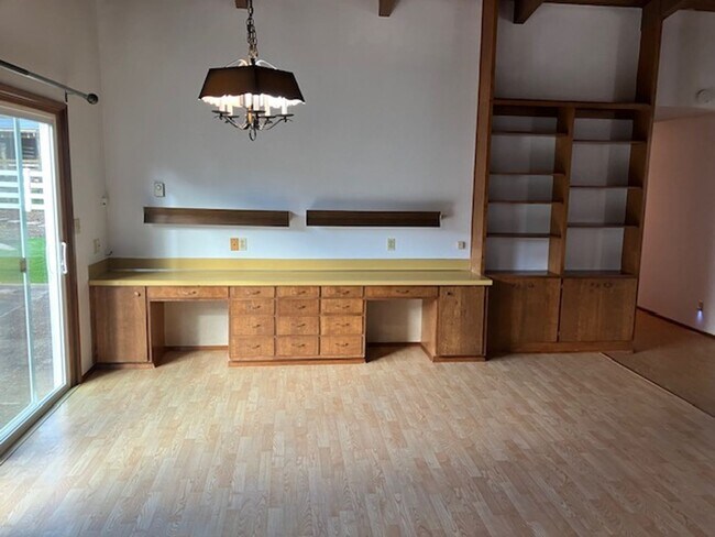 Building Photo - Charming 3-Bed 2.5 Bath in Rural Philomath