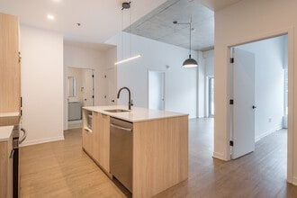 Building Photo - 1819 Av Dollard