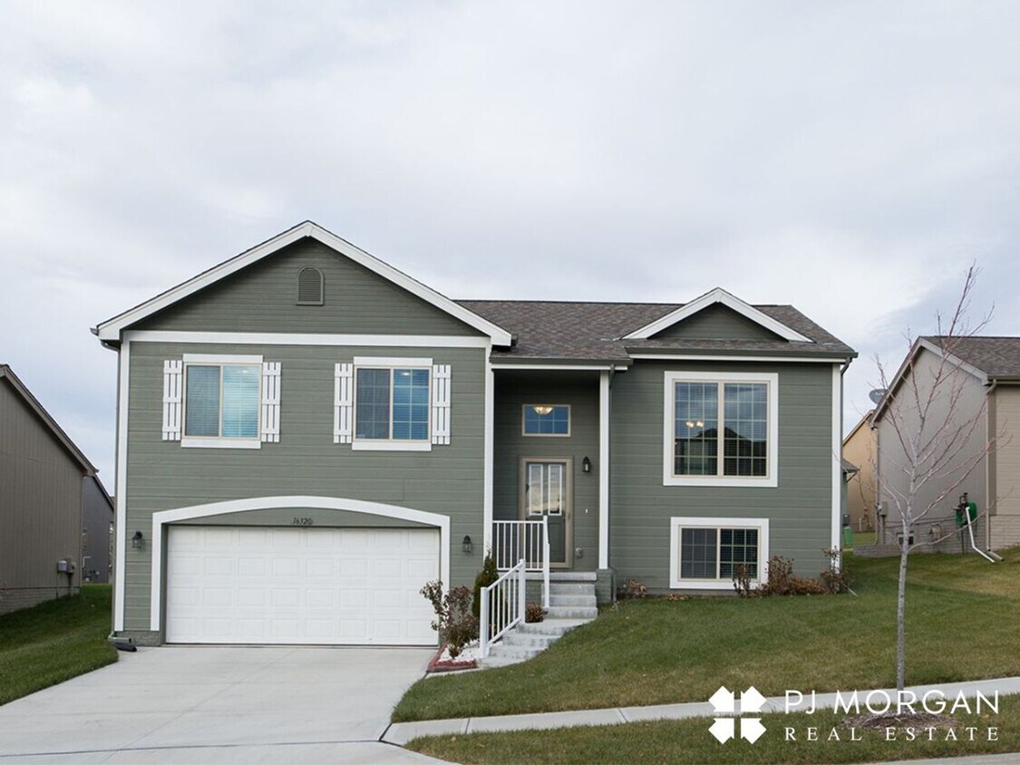 3 bedroom, 2 bathroom House For Lease - 3 bedroom, 2 bathroom House For Lease