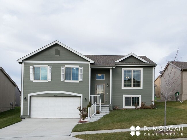 3 bedroom, 2 bathroom House For Lease - 3 bedroom, 2 bathroom House For Lease