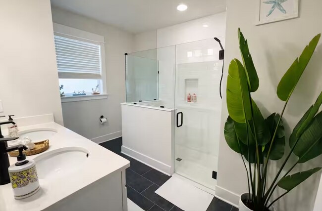 Foto del edificio - Spacious 3 Bed, 2 Bath Home Near Riverside – Great Jacksonville Location