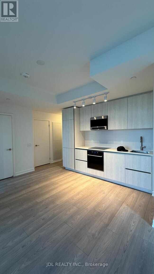 Photo du bâtiment - 120 Broadway Ave