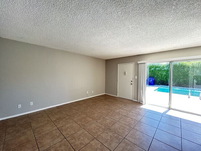 Foto del edificio - AVAILABLE NOW!! 2 Bedroom 1 Bath Apartment...