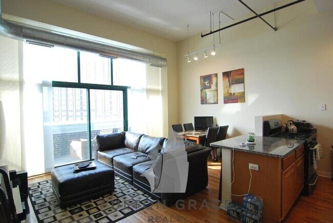 Foto del edificio - 1645 W Ogden Ave