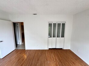 Building Photo - 1085 Linde Ave