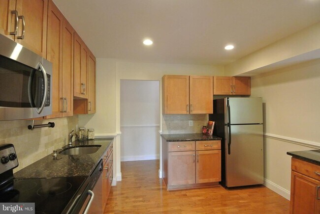Building Photo - 11301 Commonwealth Dr