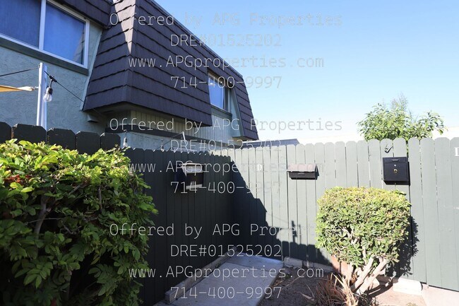 Building Photo - Newly Renovated 2 bedroom / 1 bathroom Con...