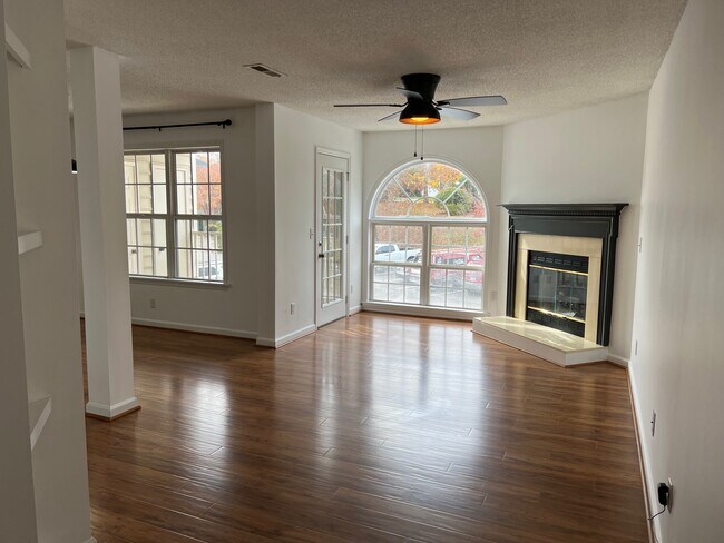 Building Photo - 6704 W Friendly Ave