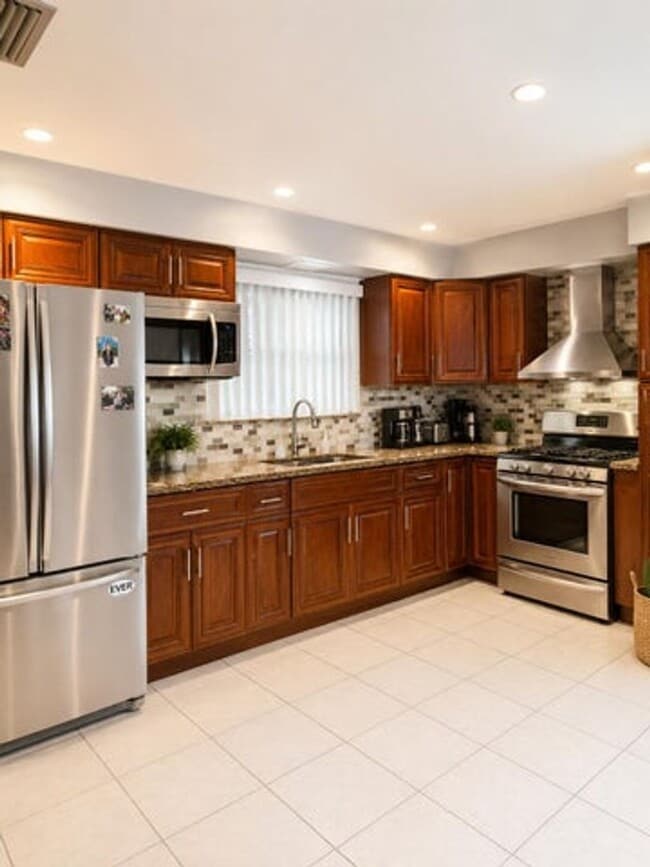 Photo - 101 SW 64th Ave House