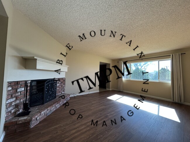 Foto del edificio - 37 Linda Dr