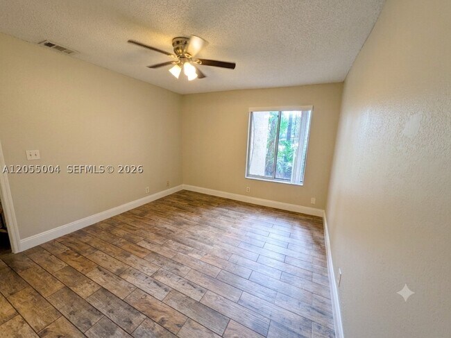 Building Photo - 3430 Pinewalk Dr N