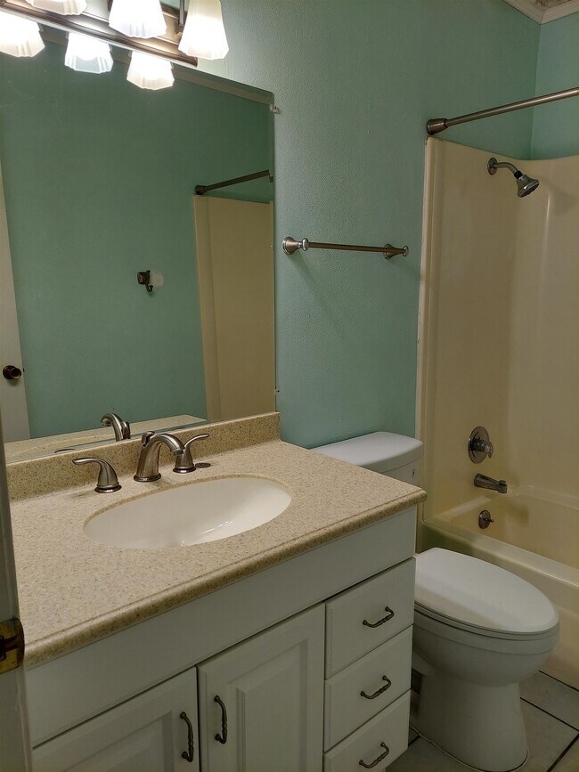 Building Photo - 1214 Hi Stirrup