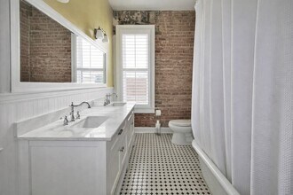 Building Photo - 211 W Milam St