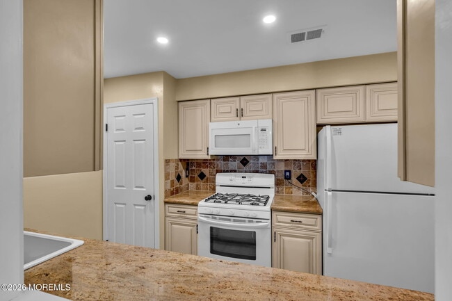 Building Photo - 390 Crawford St