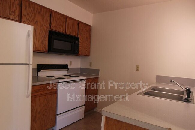 Building Photo - 627 Hoopes Ave