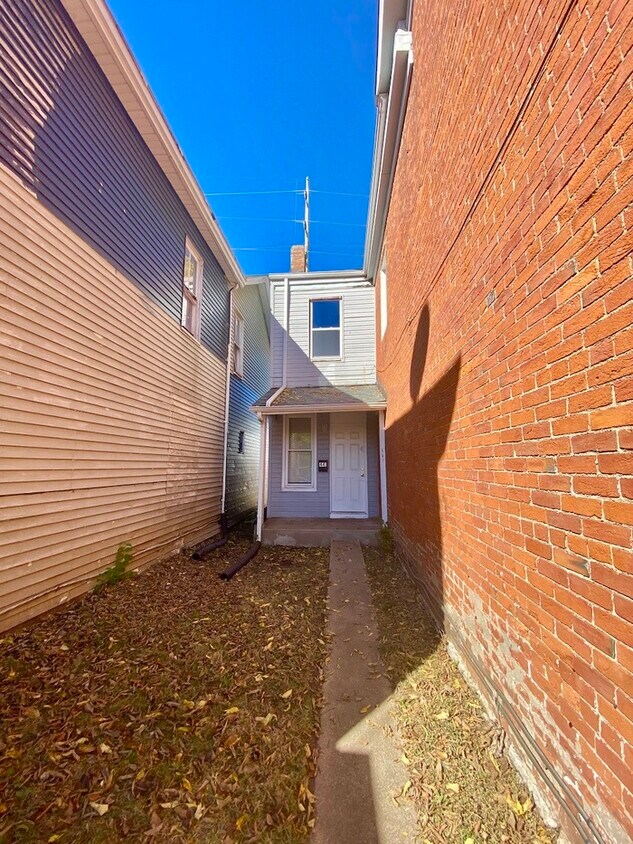 Primary Photo - Nice Hamilton Rental with Yard!