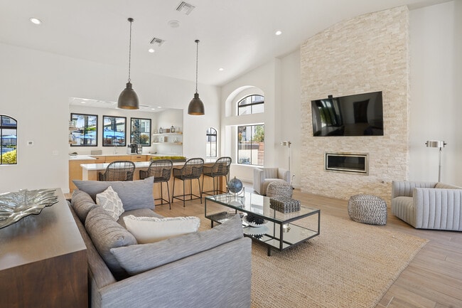 Foto del edificio - Pinnacle Heights