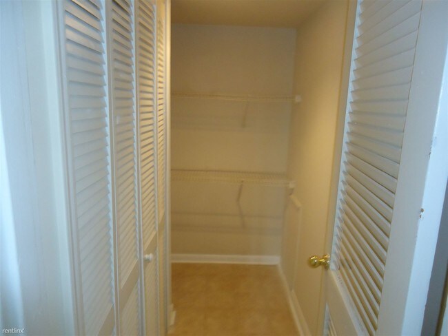 Building Photo - 1570 Memorial Dr SE