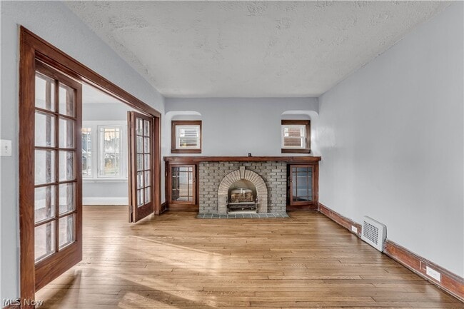Foto del edificio - 11913 Buckingham Ave