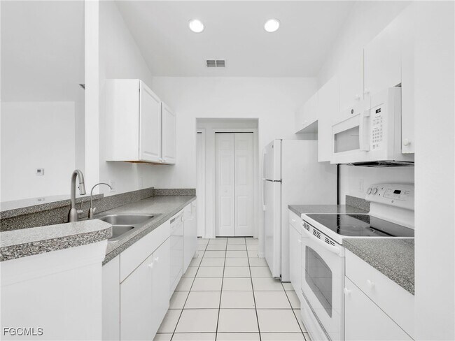 Foto del edificio - 1543 Hightower Ave S