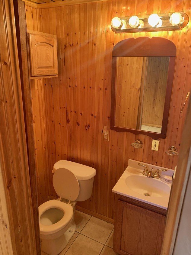 810 Cypress Way Unit 6, Glassport, PA 15045 Apartment for Rent in