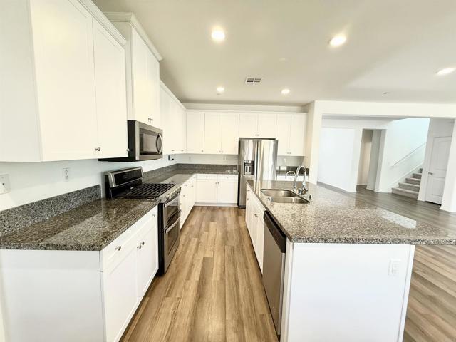 Foto del edificio - 34148 Thistlewood Ave