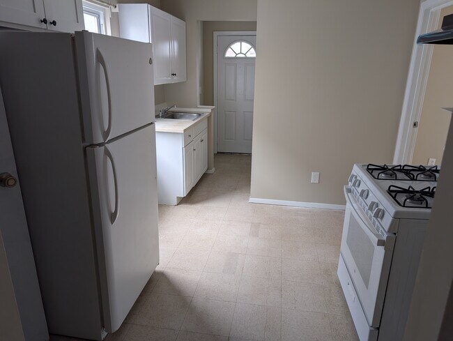 Building Photo - 136 Duffy Ave