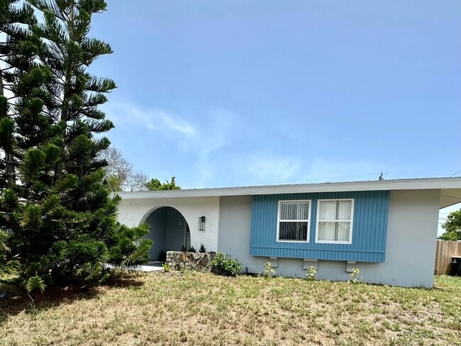 Building Photo - 746 Bianca Dr NE