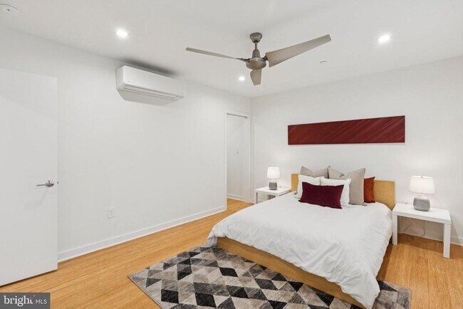 Building Photo - 1302 S 18th St