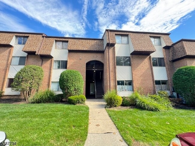 Building Photo - 1005 Edison Glen Terrace