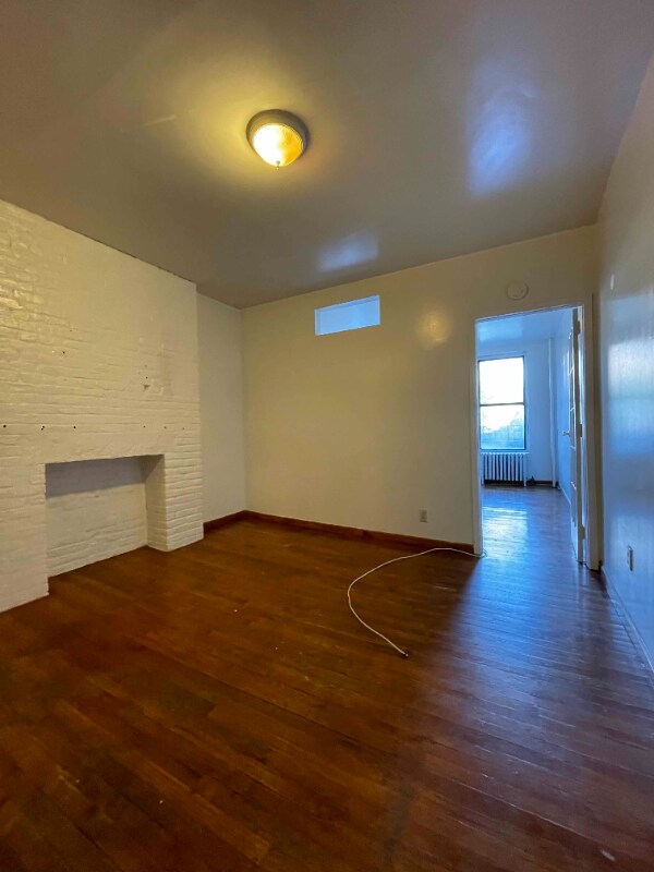 Primary Photo - 132 Allen St