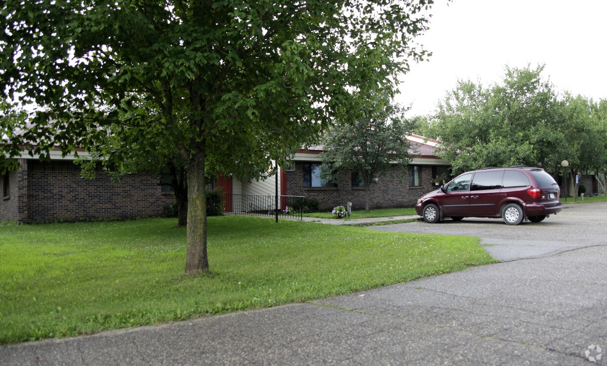 Building Photo - Prairie Manor