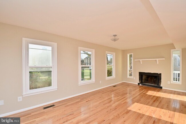Building Photo - 2546 Chadwick Ct