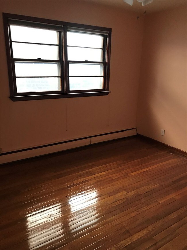 Foto del edificio - 216 Hopkins Ave