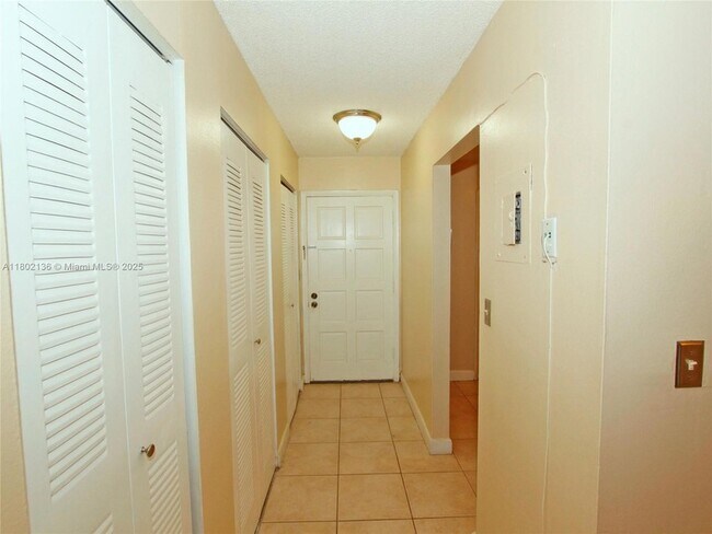 Building Photo - 8650 SW 109th Ave