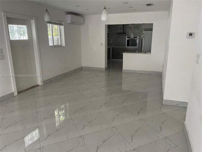 Foto del edificio - 638 SW 10th St