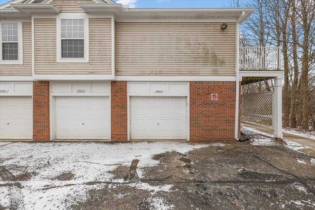 Building Photo - 15915 Morningside