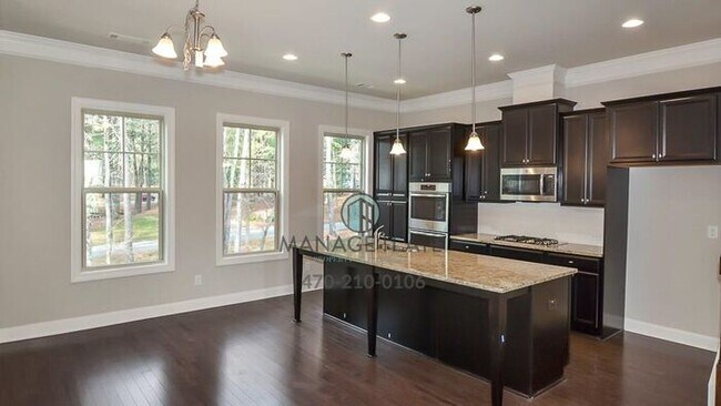 Foto del edificio - A beautifully designed townhome in the heart of Dunwoody