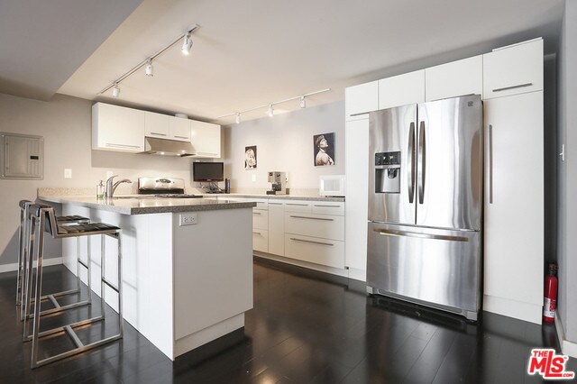 Building Photo - 950 N Kings Rd