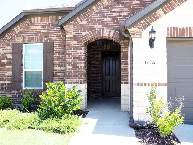 Foto del edificio - Must See 4 Bed 3 Bath Home in Aubrey
