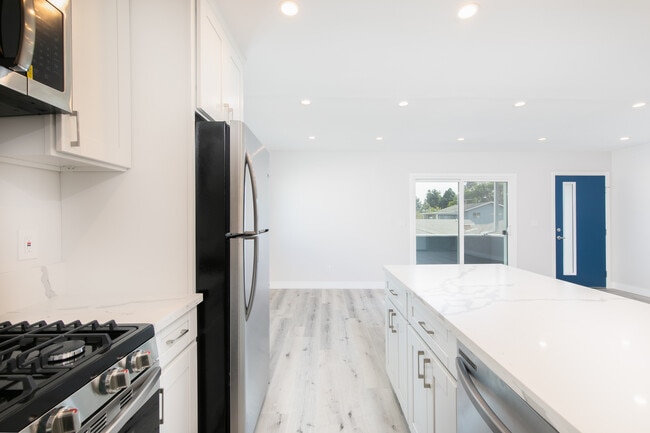 Building Photo - 3872 Bentley Ave