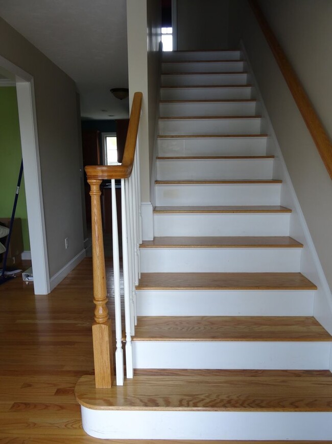 Foto del edificio - Modern 2Br-1.5Ba Townhouse in East Weymouth