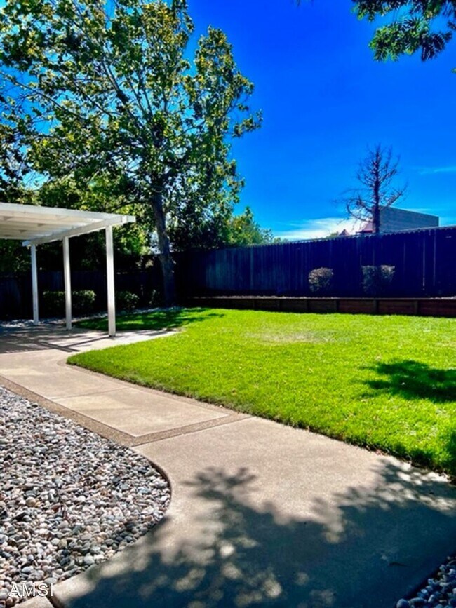 Building Photo - 4 br, 3 bath House - 5185 Claremont Lane