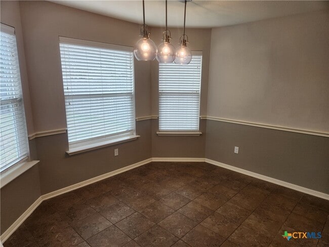 Building Photo - 5615 Fair Hill Dr