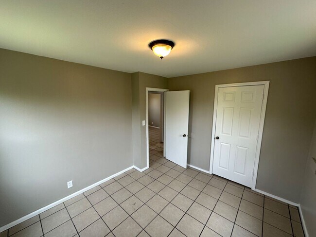 Building Photo - 5073-5075 N 46th St. (Duplex)